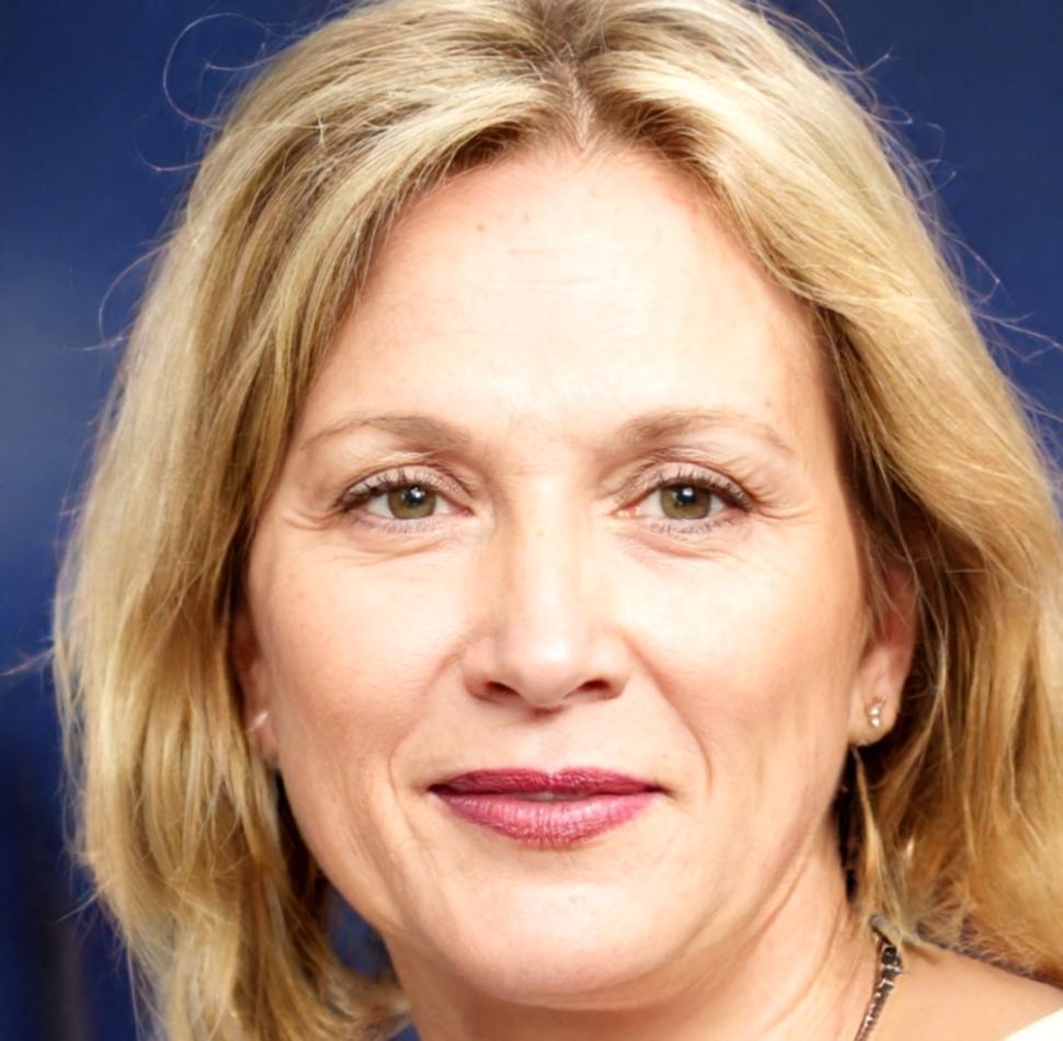 Sarah Martinez, Working Capital Strategist with expertise in retail and service sectors